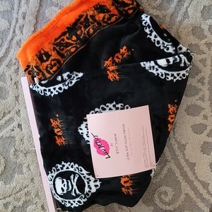 Luv Betsey Johnson Halloween Skull Throw Blanket Orange Black